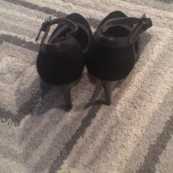 Heels - Picture 2 of 3